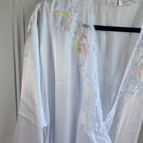 New Vintage Etienne Embroidered Lace Trim Peignoir White Satin Robe Size Large - Picture 7 of 11